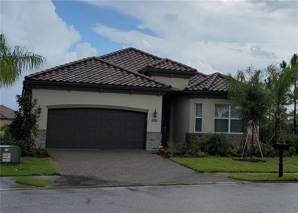 Recently Sold: $435,000 (3 beds, 2 baths, 2061 Square Feet)