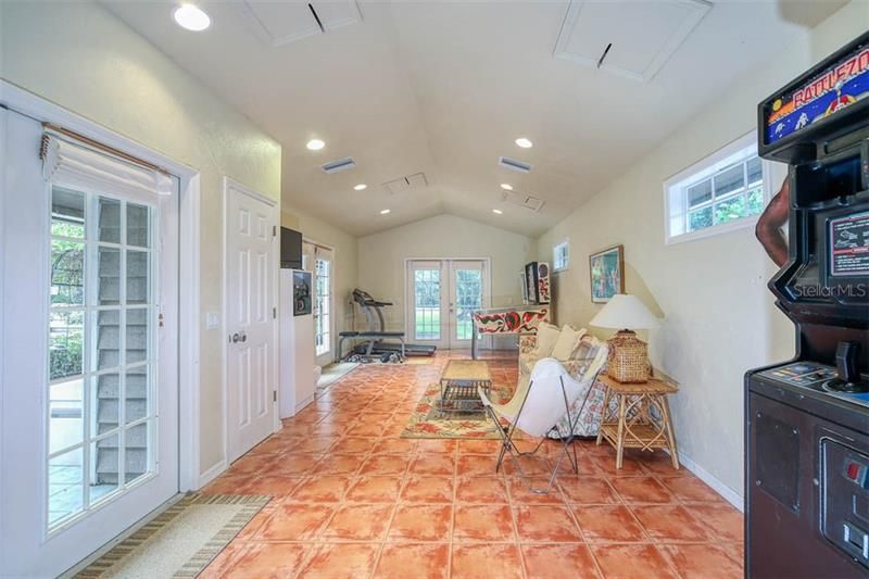 Recently Sold: $850,000 (3 beds, 2 baths, 3618 Square Feet)
