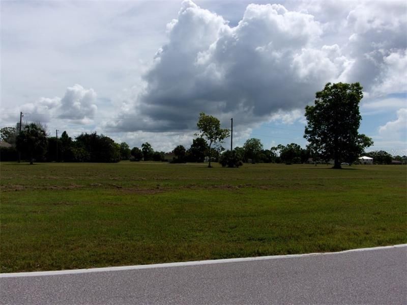 Vendido Recientemente: $8,650 (0.24 acres)