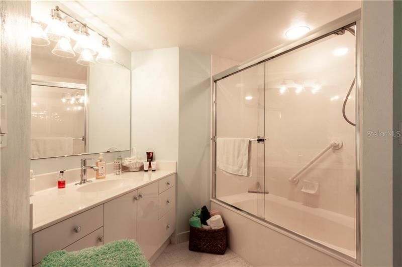 最近租的: $2,500 (2 贝兹, 2 浴室, 1384 平方英尺)