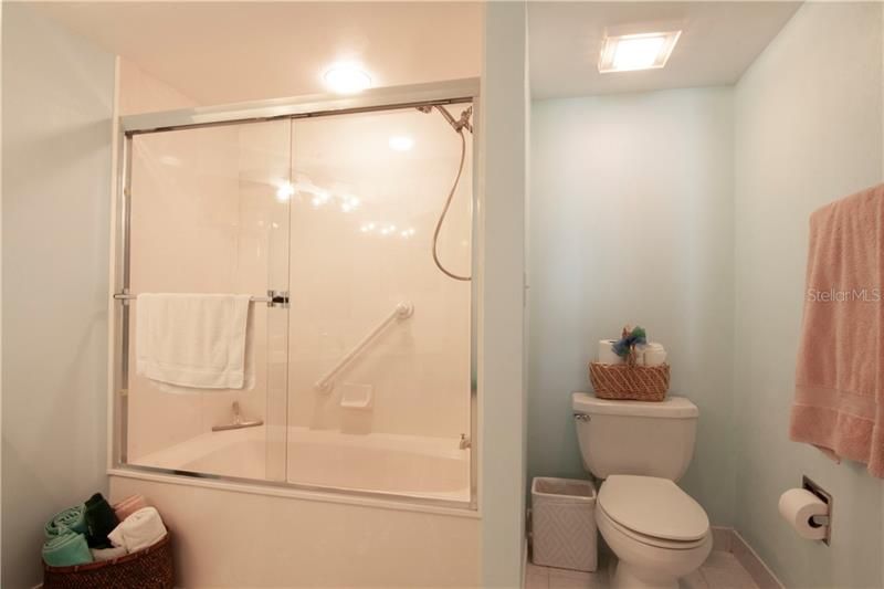 最近租的: $2,500 (2 贝兹, 2 浴室, 1384 平方英尺)