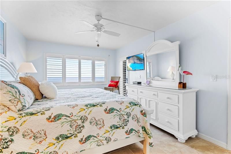 Recently Sold: $585,000 (2 beds, 2 baths, 1078 Square Feet)