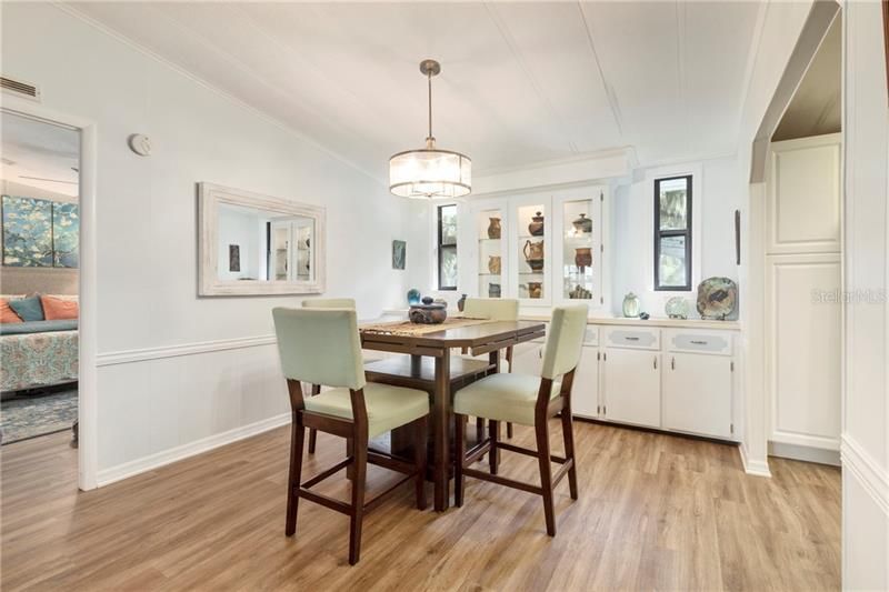 Dining area (main bedroom to the left)