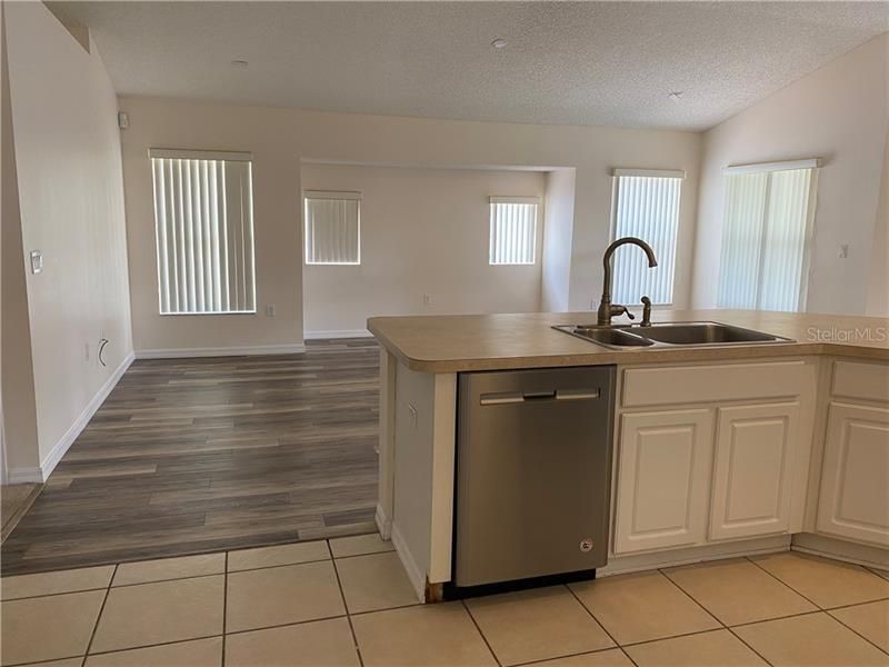 Recently Rented: $1,525 (3 beds, 2 baths, 2144 Square Feet)