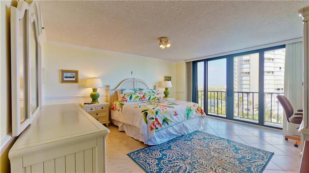 Recently Sold: $365,000 (2 beds, 2 baths, 1436 Square Feet)