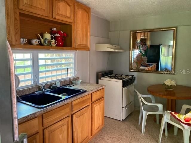 Vendido Recientemente: $195,000 (5 camas, 3 baños, 0 Pies cuadrados)