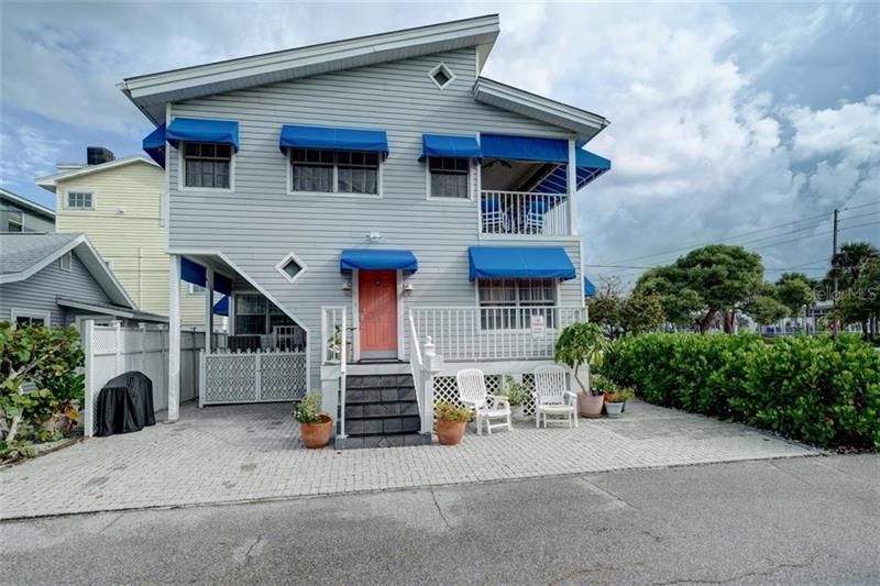 Recently Sold: $650,000 (2 beds, 2 baths, 1156 Square Feet)