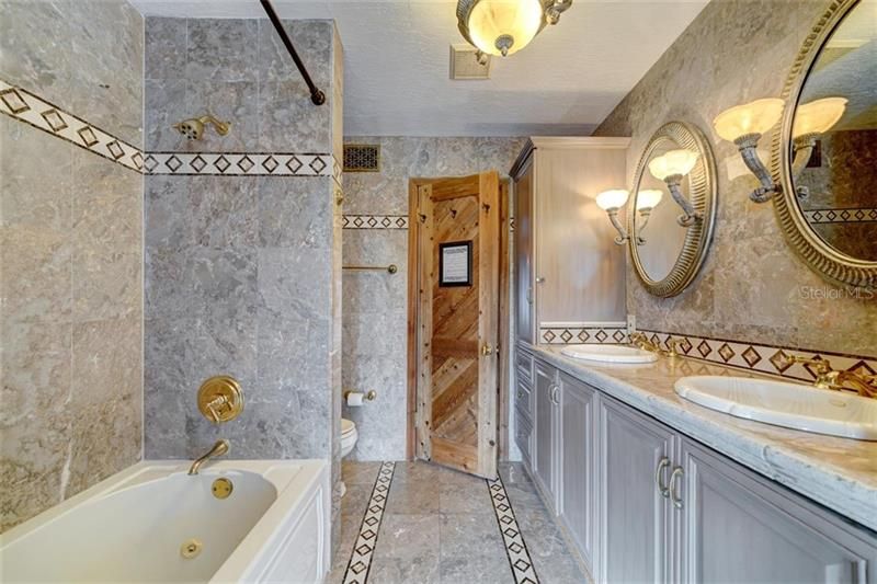 最近售出: $650,000 (2 贝兹, 2 浴室, 1156 平方英尺)