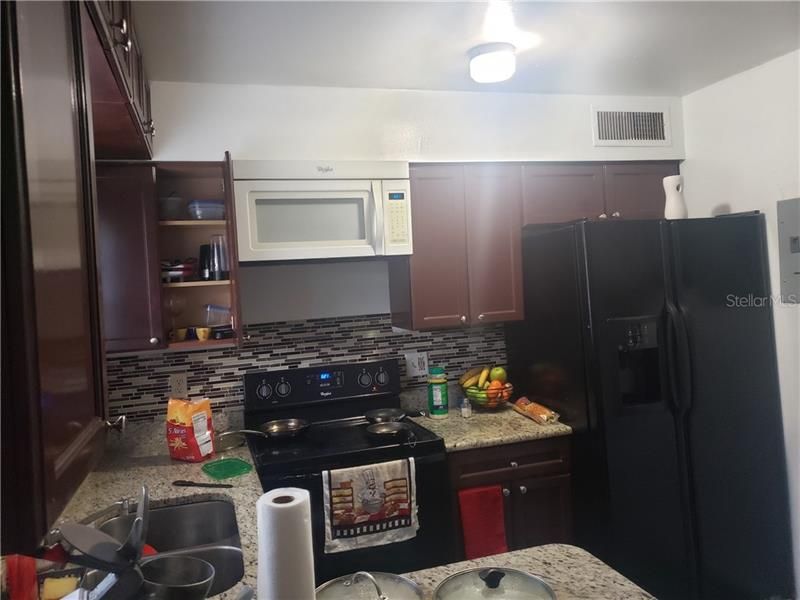 Vendido Recientemente: $79,900 (2 camas, 1 baños, 896 Pies cuadrados)