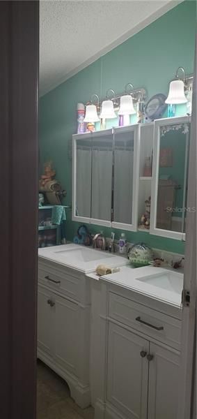 2019 UPGRADED MASTER BATHROOM