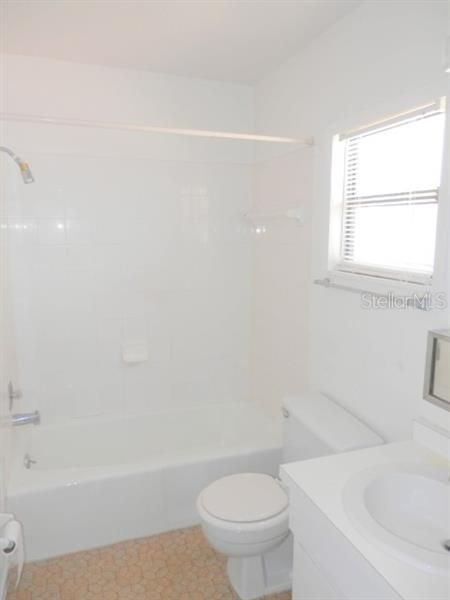 Recently Rented: $1,100 (1 beds, 1 baths, 450 Square Feet)