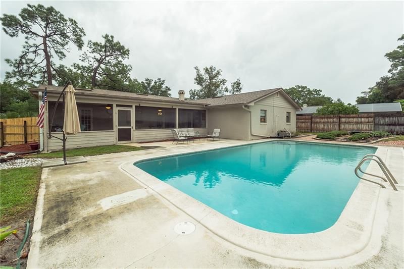Recently Sold: $326,000 (4 beds, 2 baths, 1946 Square Feet)
