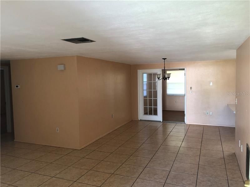 Recently Rented: $1,050 (2 beds, 2 baths, 1206 Square Feet)