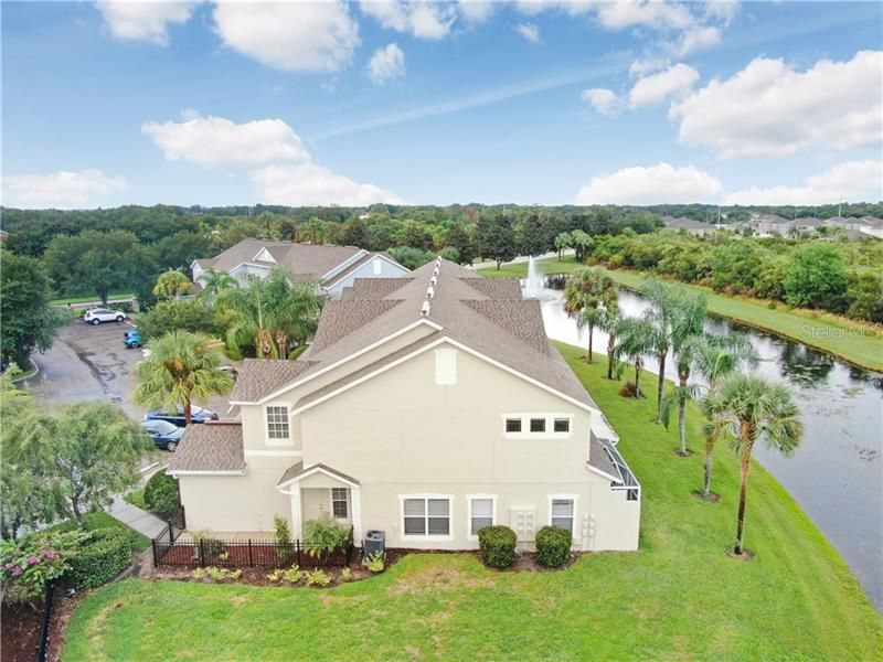 Corner unit with large side yard - Fenced in garden & great natural light