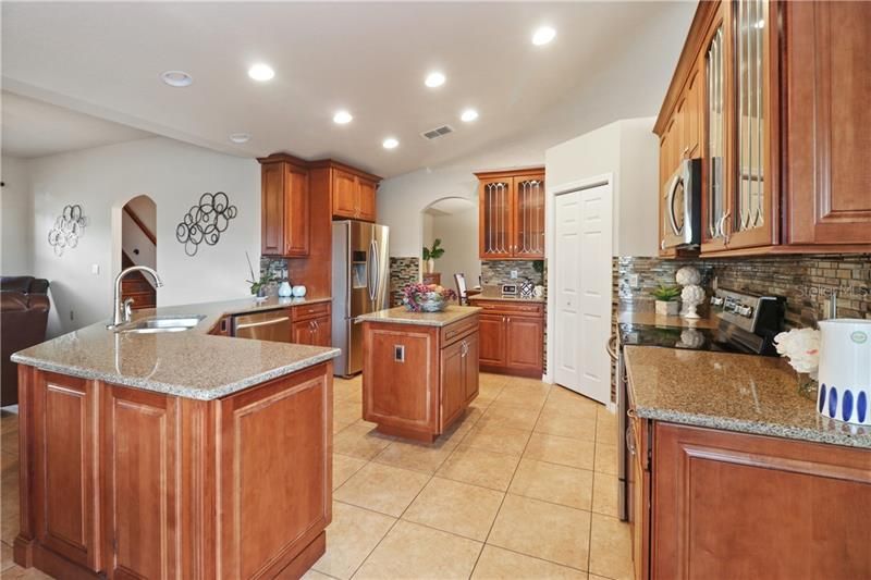 Recently Sold: $550,000 (3 beds, 2 baths, 3005 Square Feet)