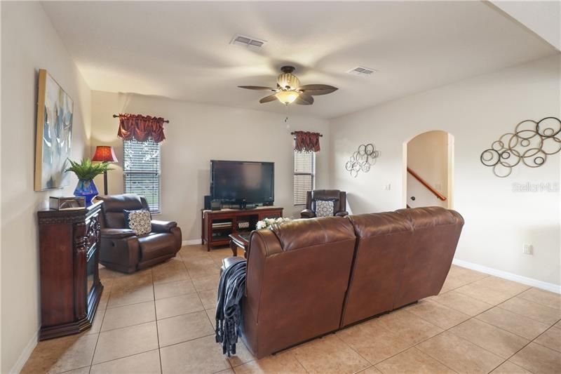 Recently Sold: $550,000 (3 beds, 2 baths, 3005 Square Feet)