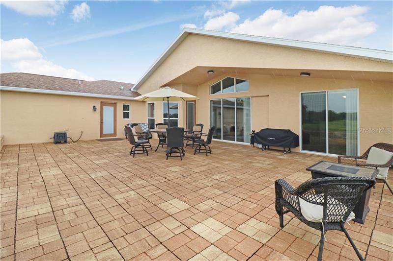 Recently Sold: $550,000 (3 beds, 2 baths, 3005 Square Feet)