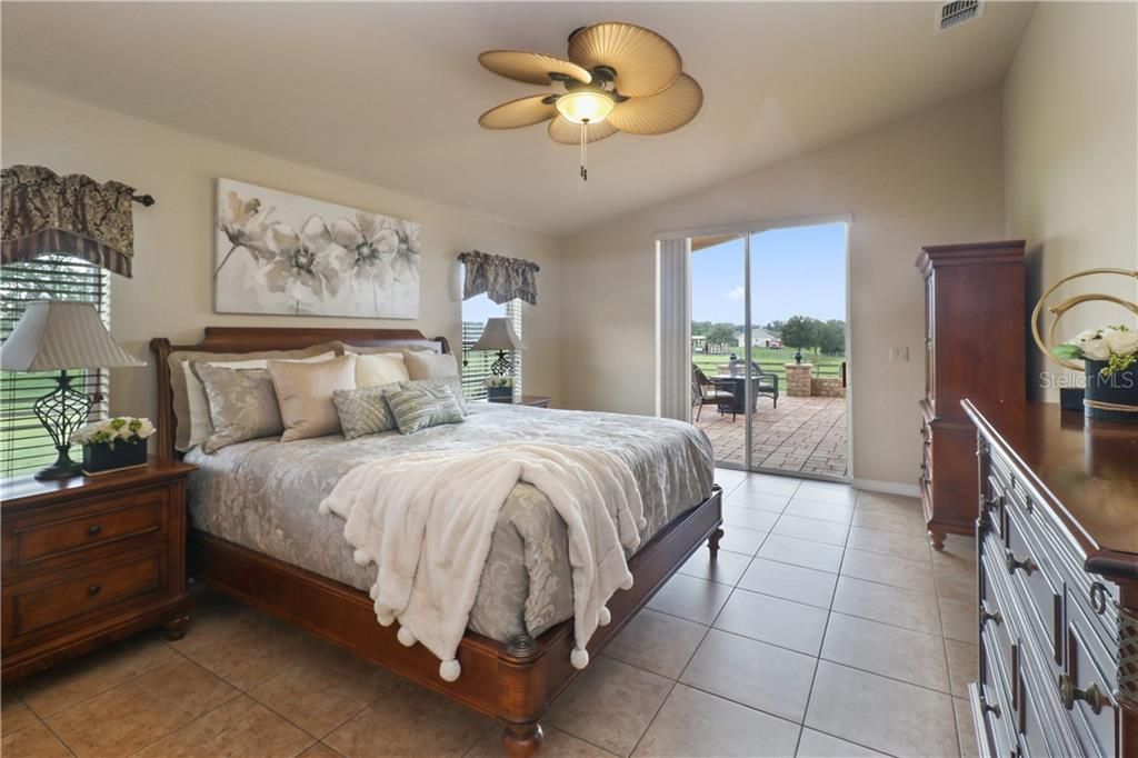 Recently Sold: $550,000 (3 beds, 2 baths, 3005 Square Feet)