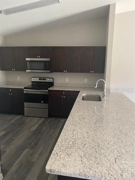 Recently Rented: $1,300 (3 beds, 2 baths, 1243 Square Feet)