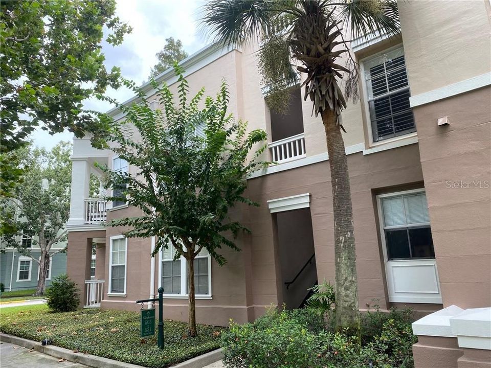 Recently Rented: $1,575 (1 beds, 1 baths, 830 Square Feet)