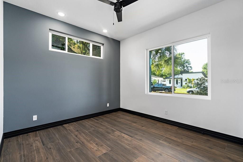 Recently Sold: $650,000 (3 beds, 2 baths, 2325 Square Feet)