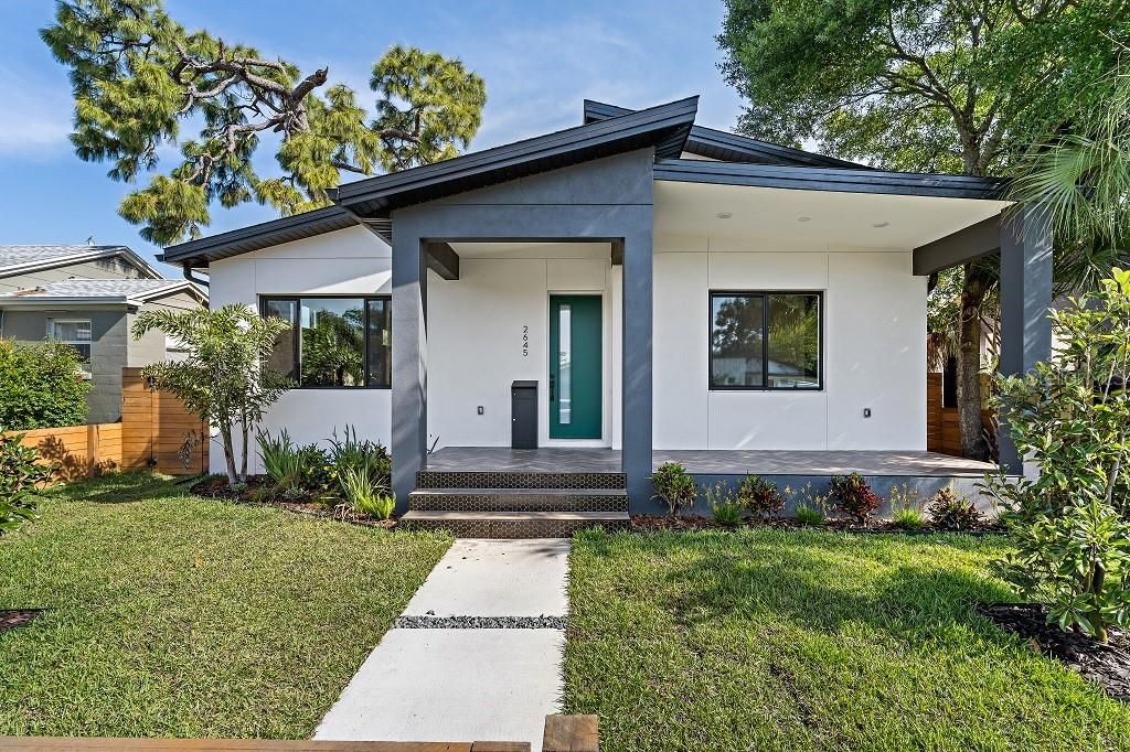Recently Sold: $650,000 (3 beds, 2 baths, 2325 Square Feet)