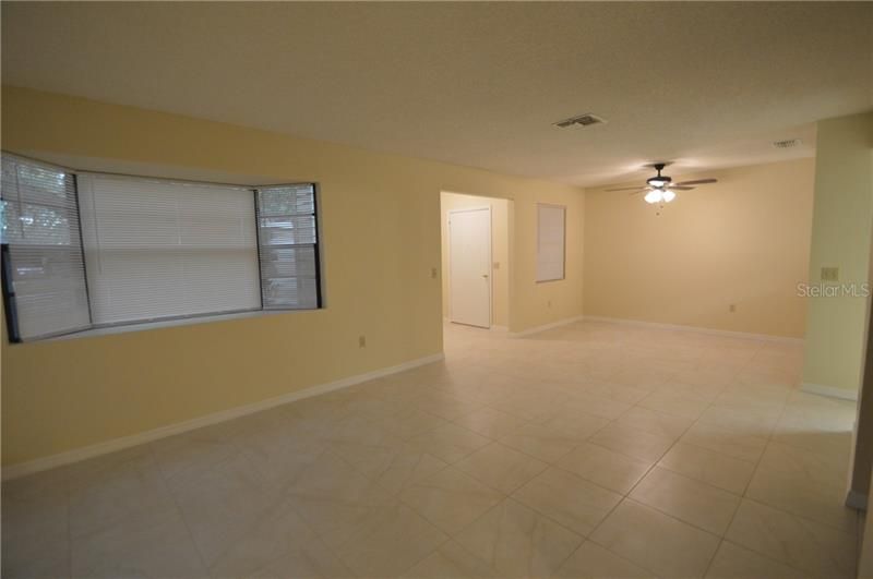 Recently Rented: $1,075 (3 beds, 2 baths, 1239 Square Feet)