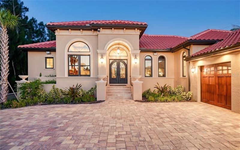 Recently Sold: $2,999,000 (3 beds, 3 baths, 3518 Square Feet)