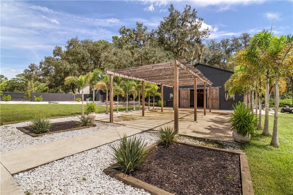 Recently Sold: $1,350,000 (4 beds, 2 baths, 6982 Square Feet)