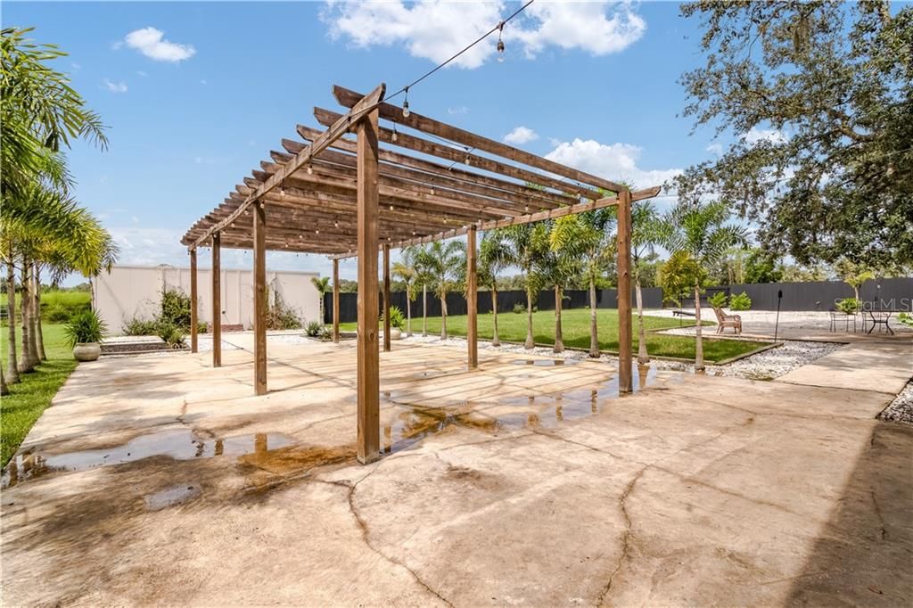 Recently Sold: $1,350,000 (4 beds, 2 baths, 6982 Square Feet)