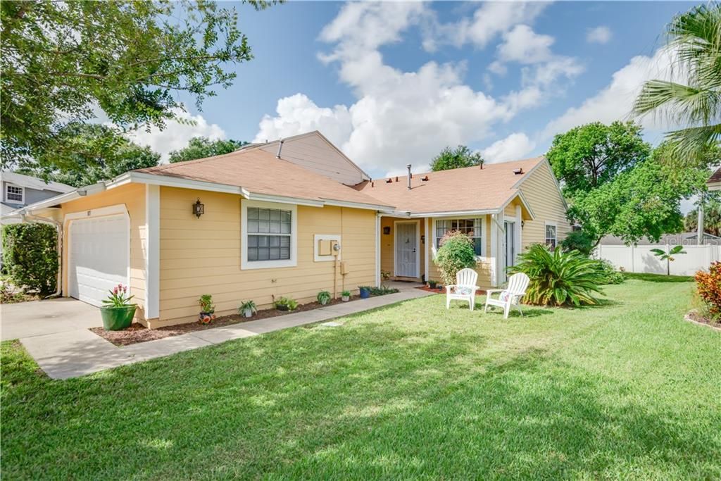 Oh So Sweet cottage feel of this town house!