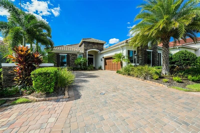 Recently Sold: $865,000 (3 beds, 2 baths, 2933 Square Feet)
