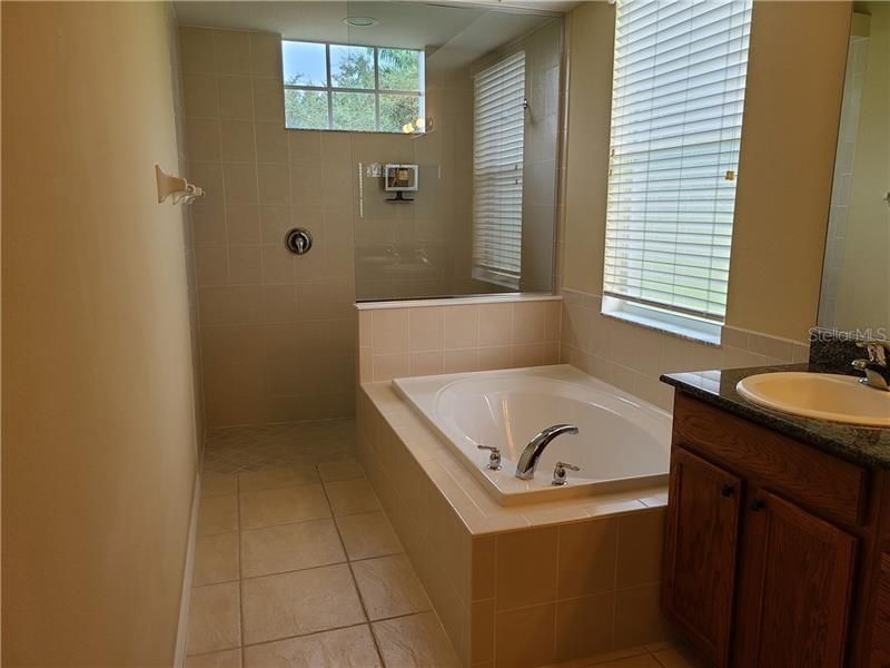 最近租的: $1,950 (3 贝兹, 2 浴室, 2110 平方英尺)