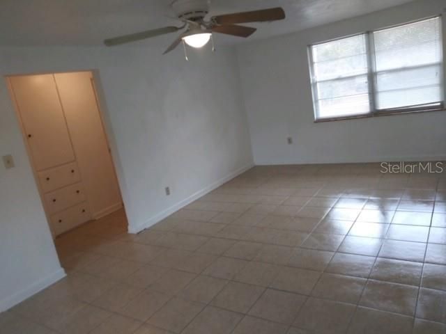 Recently Rented: $900 (2 beds, 1 baths, 975 Square Feet)
