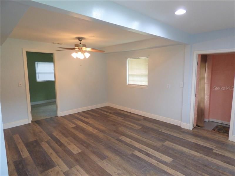 Recently Rented: $1,420 (2 beds, 1 baths, 1542 Square Feet)