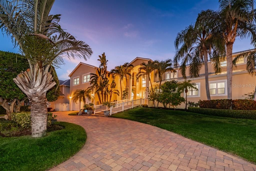 Recently Sold: $2,195,000 (5 beds, 5 baths, 5063 Square Feet)