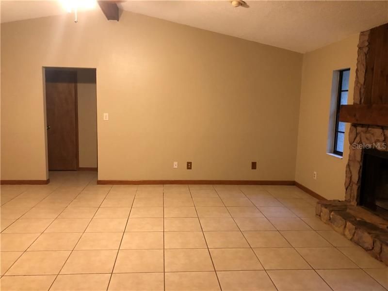 Recently Rented: $1,350 (2 beds, 2 baths, 1333 Square Feet)