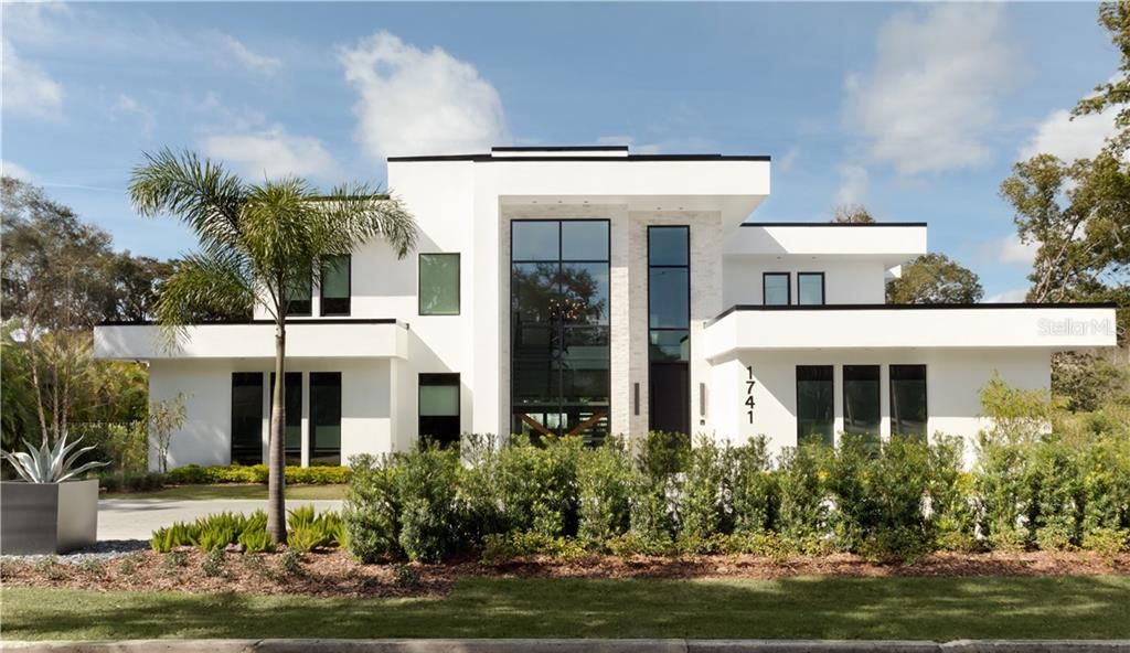 Recently Sold: $4,500,000 (4 beds, 3 baths, 5624 Square Feet)