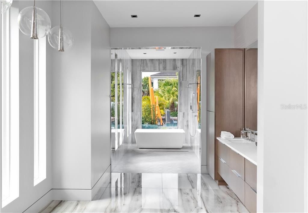 Recently Sold: $4,500,000 (4 beds, 3 baths, 5624 Square Feet)