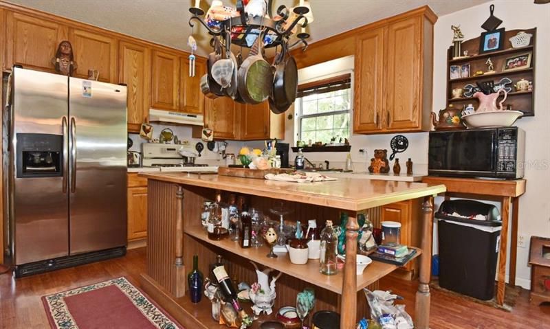 Kitchen with beautiful wood cabinets & center work island!