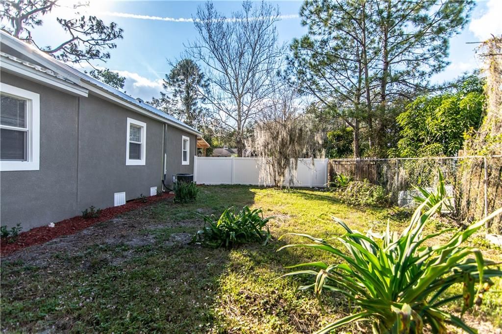 Recently Rented: $1,300 (3 beds, 2 baths, 900 Square Feet)