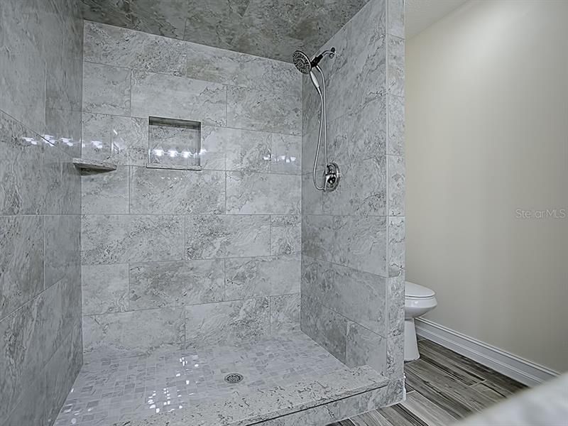 最近售出: $238,000 (3 贝兹, 2 浴室, 2534 平方英尺)