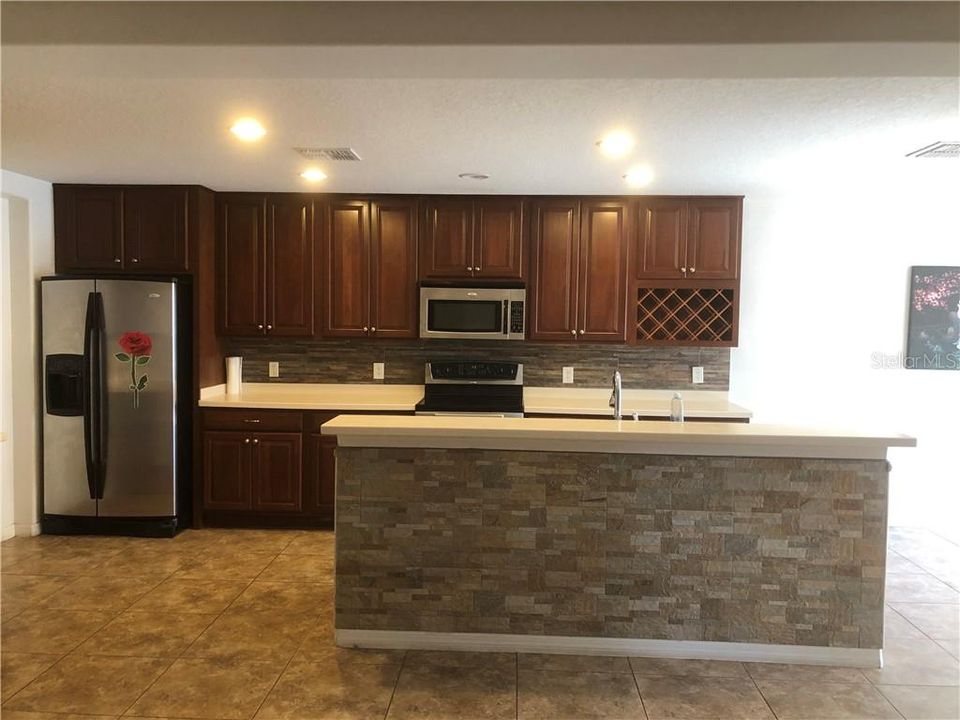 Recently Rented: $1,800 (5 beds, 3 baths, 3033 Square Feet)