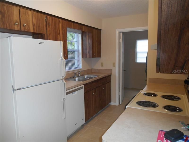 Recently Rented: $1,200 (3 beds, 1 baths, 981 Square Feet)