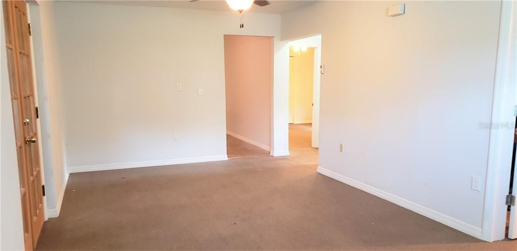 Recently Rented: $950 (3 beds, 1 baths, 1368 Square Feet)