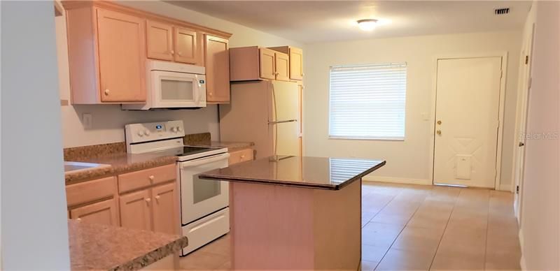 Recently Rented: $950 (3 beds, 1 baths, 1368 Square Feet)