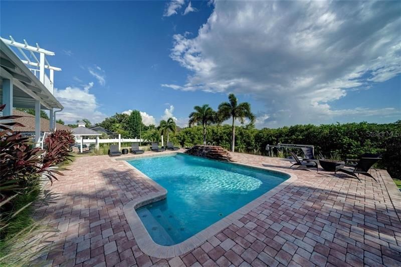 Recently Sold: $915,000 (4 beds, 4 baths, 4538 Square Feet)