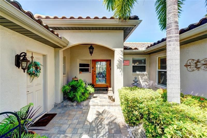 Recently Sold: $875,000 (3 beds, 2 baths, 1898 Square Feet)