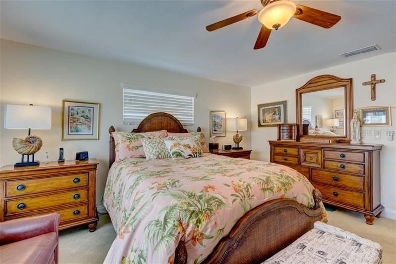 Vendido Recientemente: $875,000 (3 camas, 2 baños, 1898 Pies cuadrados)