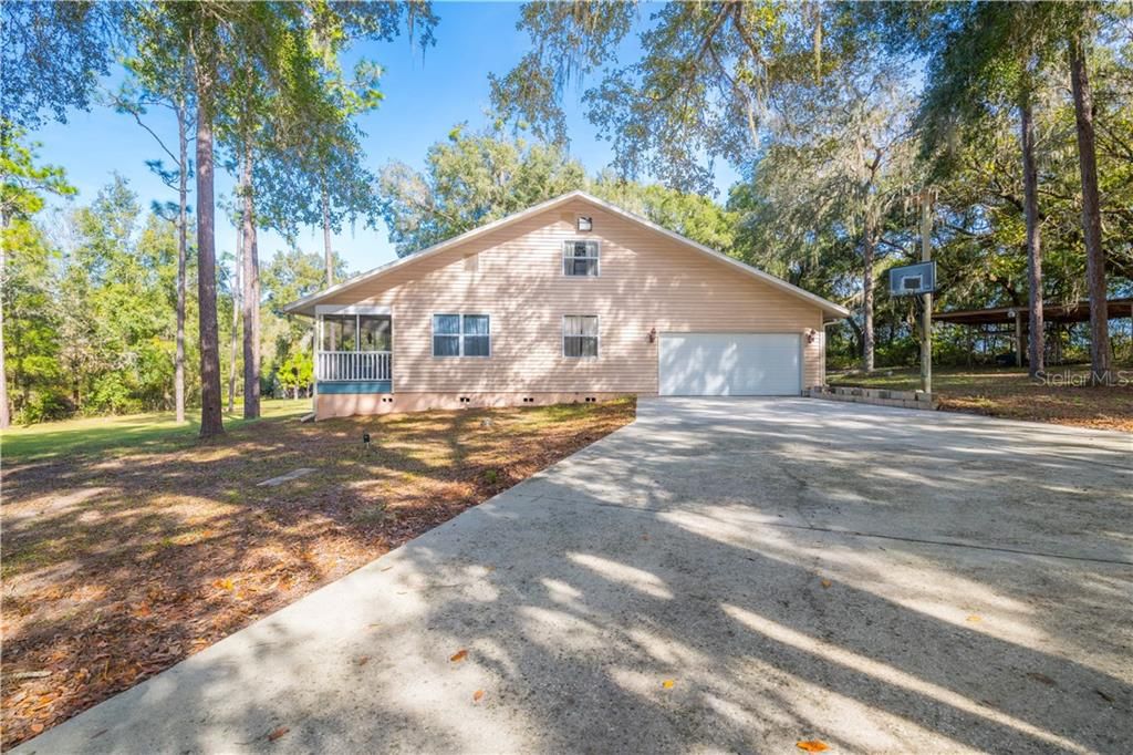 Recently Sold: $325,000 (3 beds, 3 baths, 2500 Square Feet)